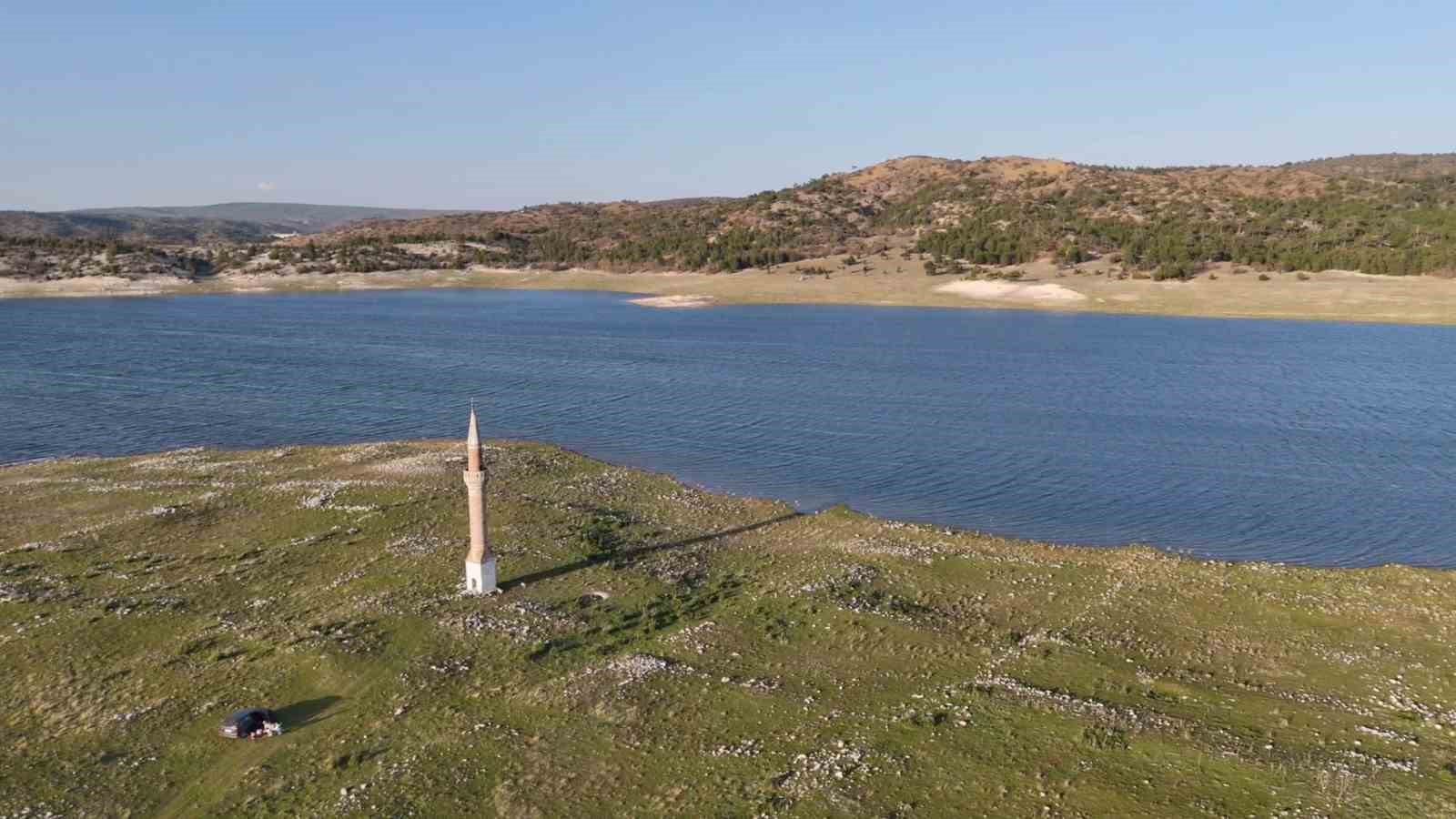 Porsuk Barajı’nda geriye çekilen su tedirgin etti
