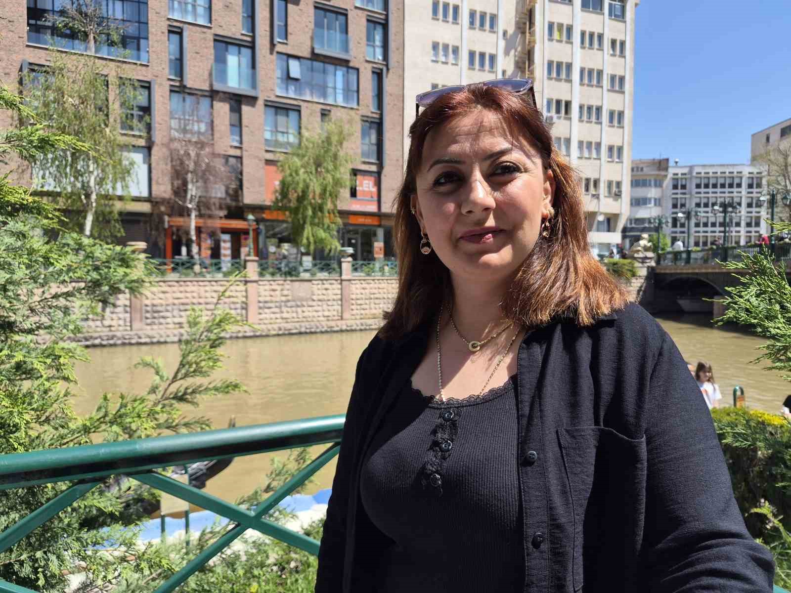 Porsuk Çayı kahverengiye döndü
