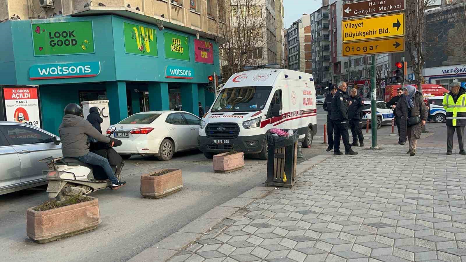 Porsuk Çayı’na düşen şahıs sarkıtılan iple çıkarıldı
