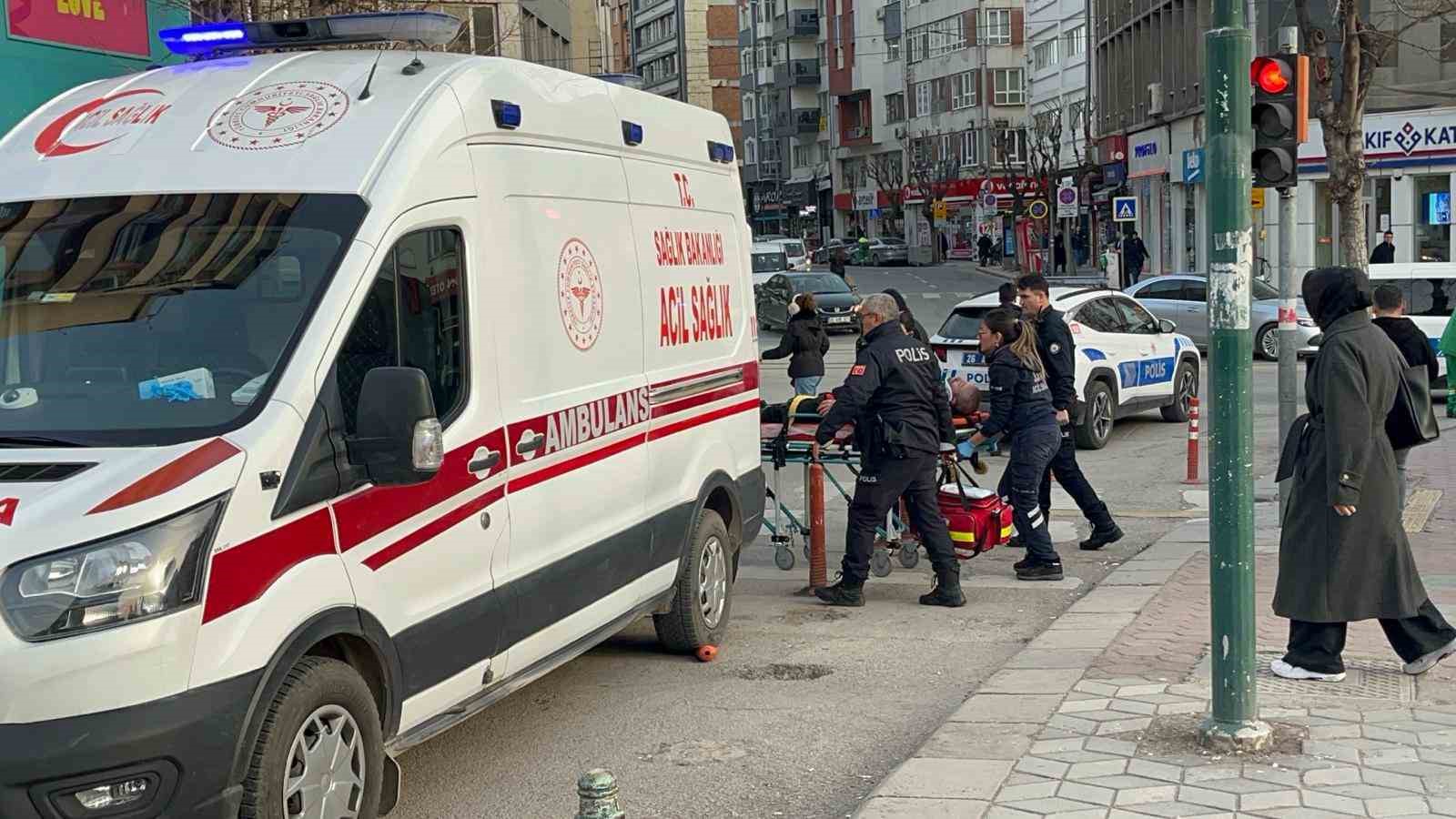 Porsuk Çayı’na düşen şahıs sarkıtılan iple çıkarıldı
