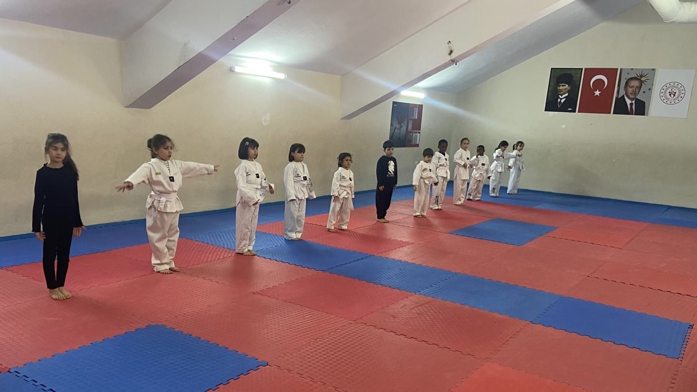 Porsuk Spor Salonu’nda taekwondo eğitimleri aralıksız sürüyor
