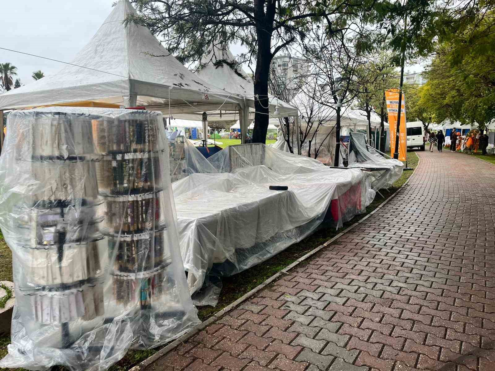 Portakal Çiçeği Karnavalı’na yağmur engeli
