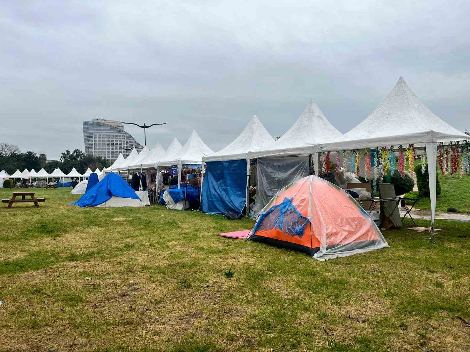 Portakal Çiçeği Karnavalı’na yağmur engeli
