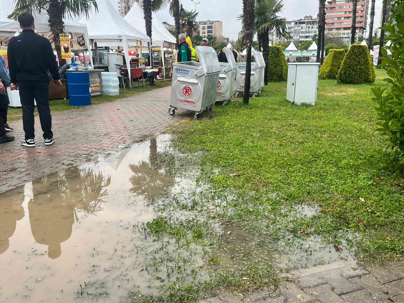 Portakal Çiçeği Karnavalı’na yağmur engeli
