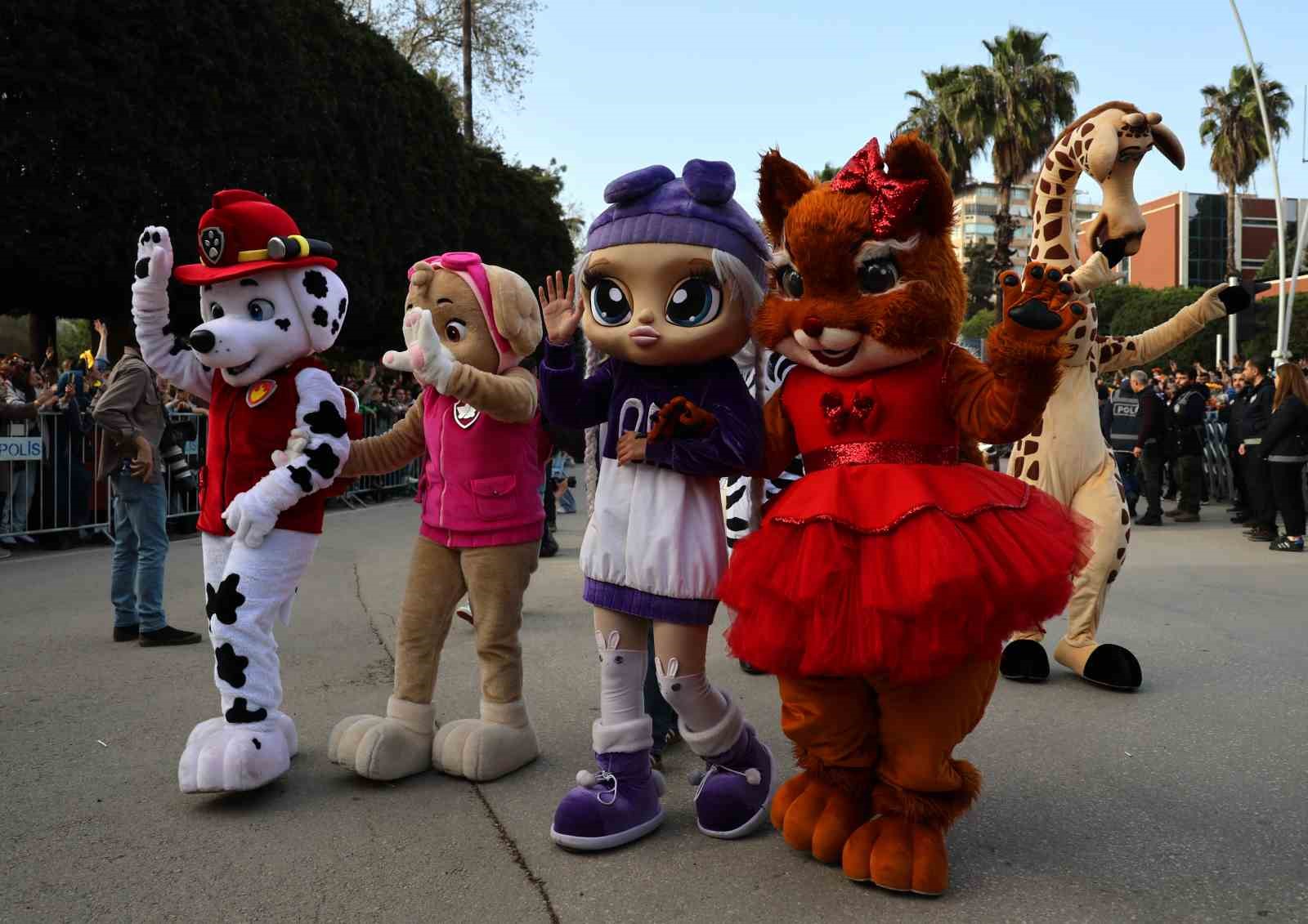 Portakal Çiçeği Karnavalı’nda renkli kortej
