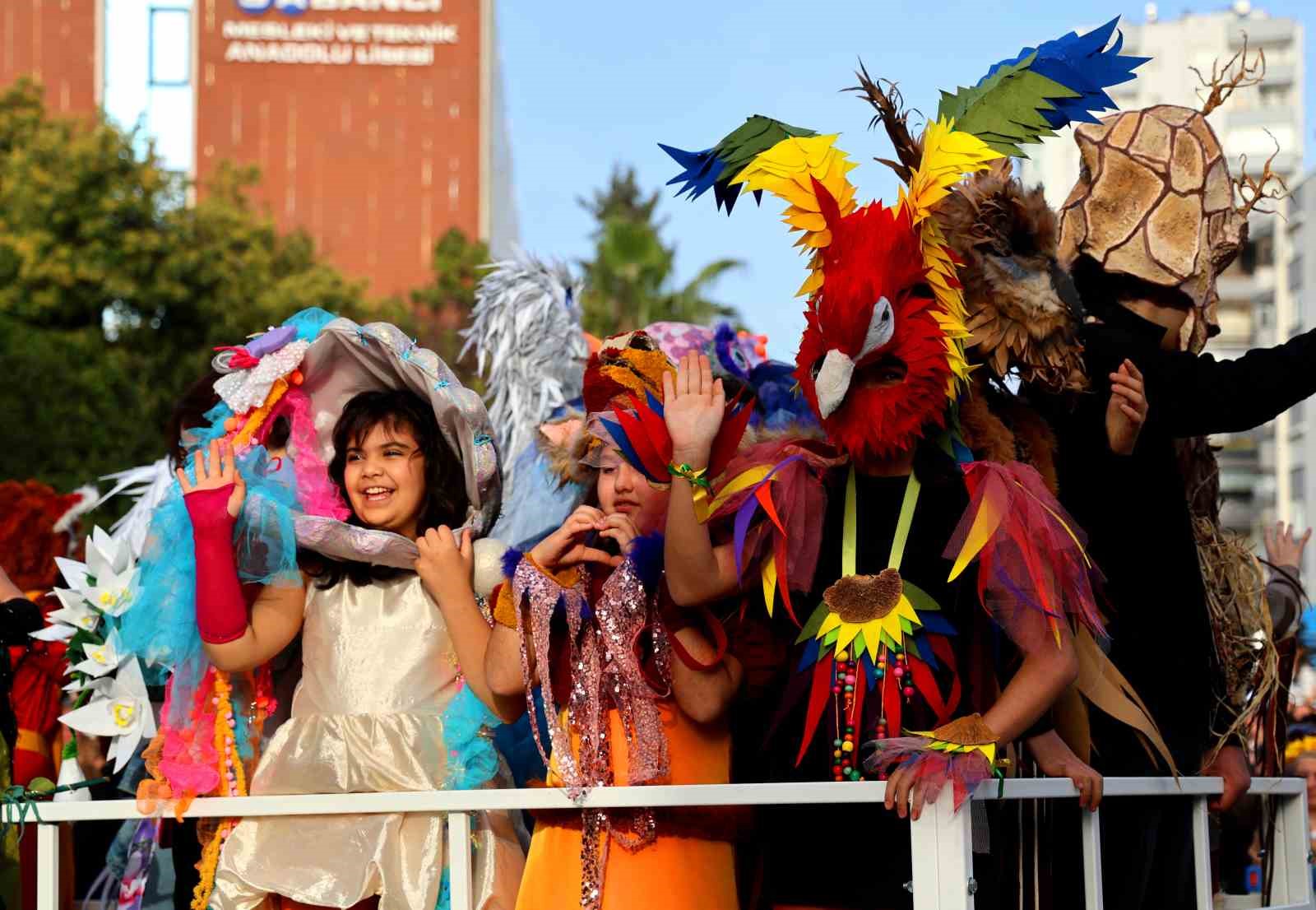 Portakal Çiçeği Karnavalı’nda renkli kortej
