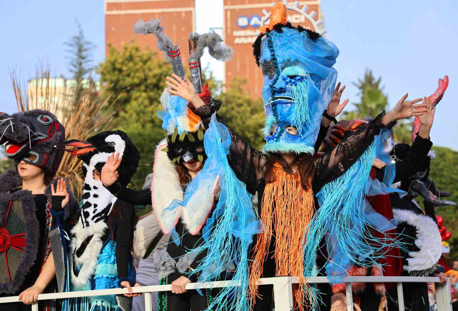 Portakal Çiçeği Karnavalı’nda renkli kortej
