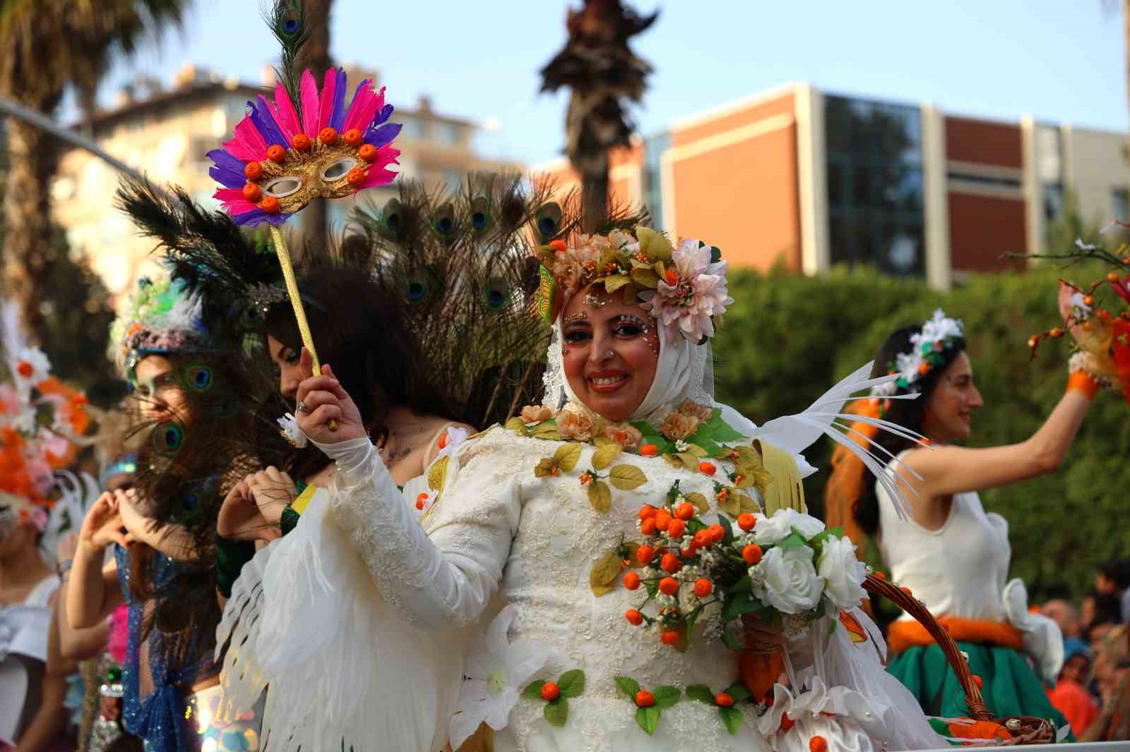 Portakal Çiçeği Karnavalı’nda renkli kortej
