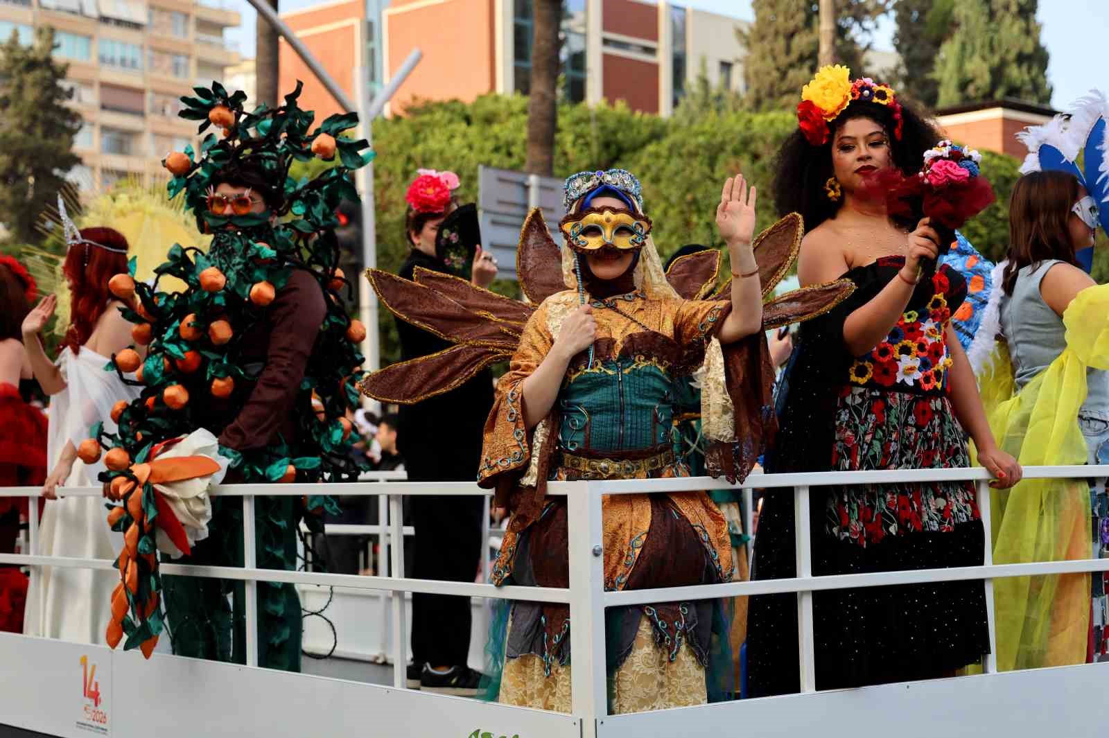 Portakal Çiçeği Karnavalı’nda renkli kortej
