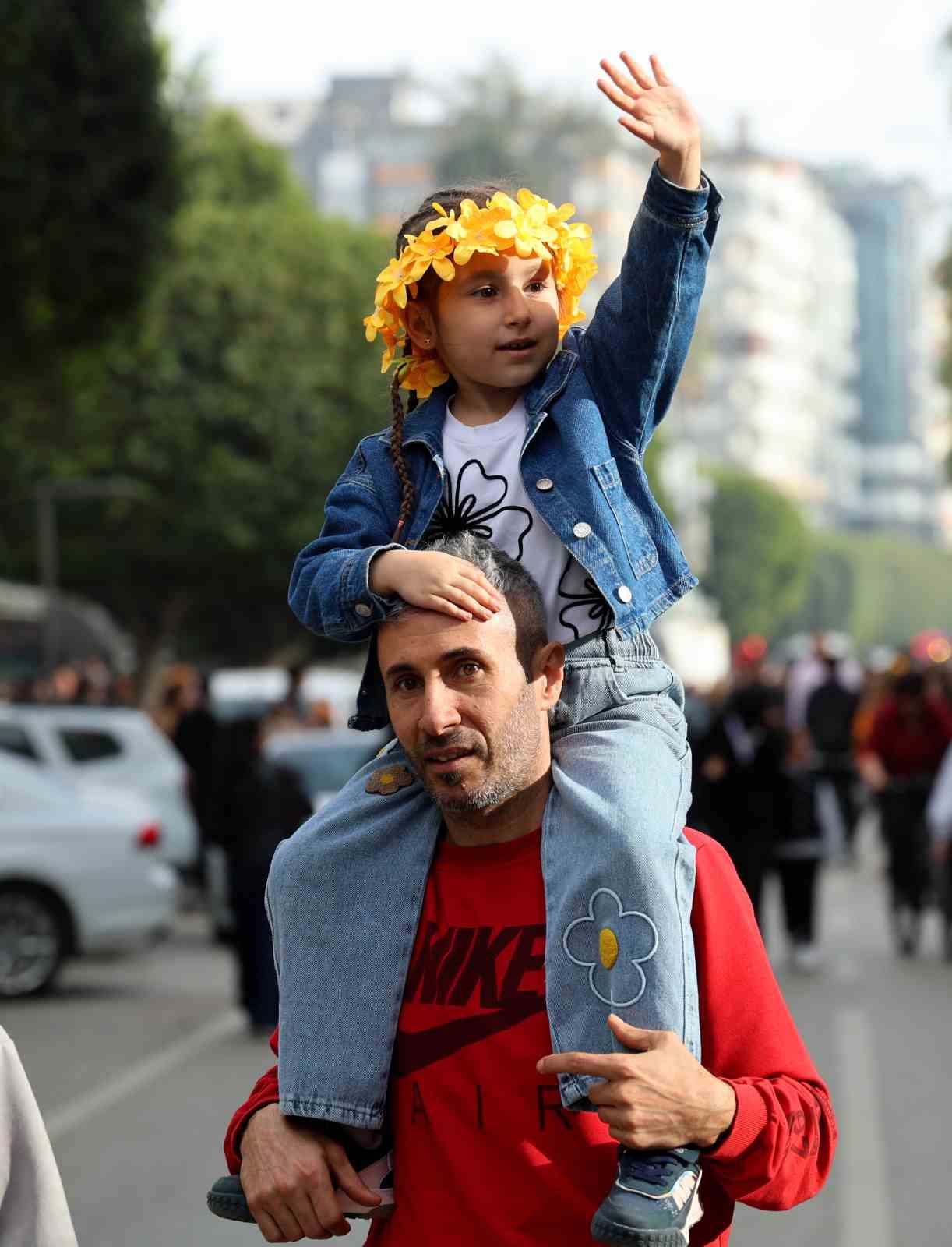 Portakal Çiçeği Karnavalı’nda renkli kortej
