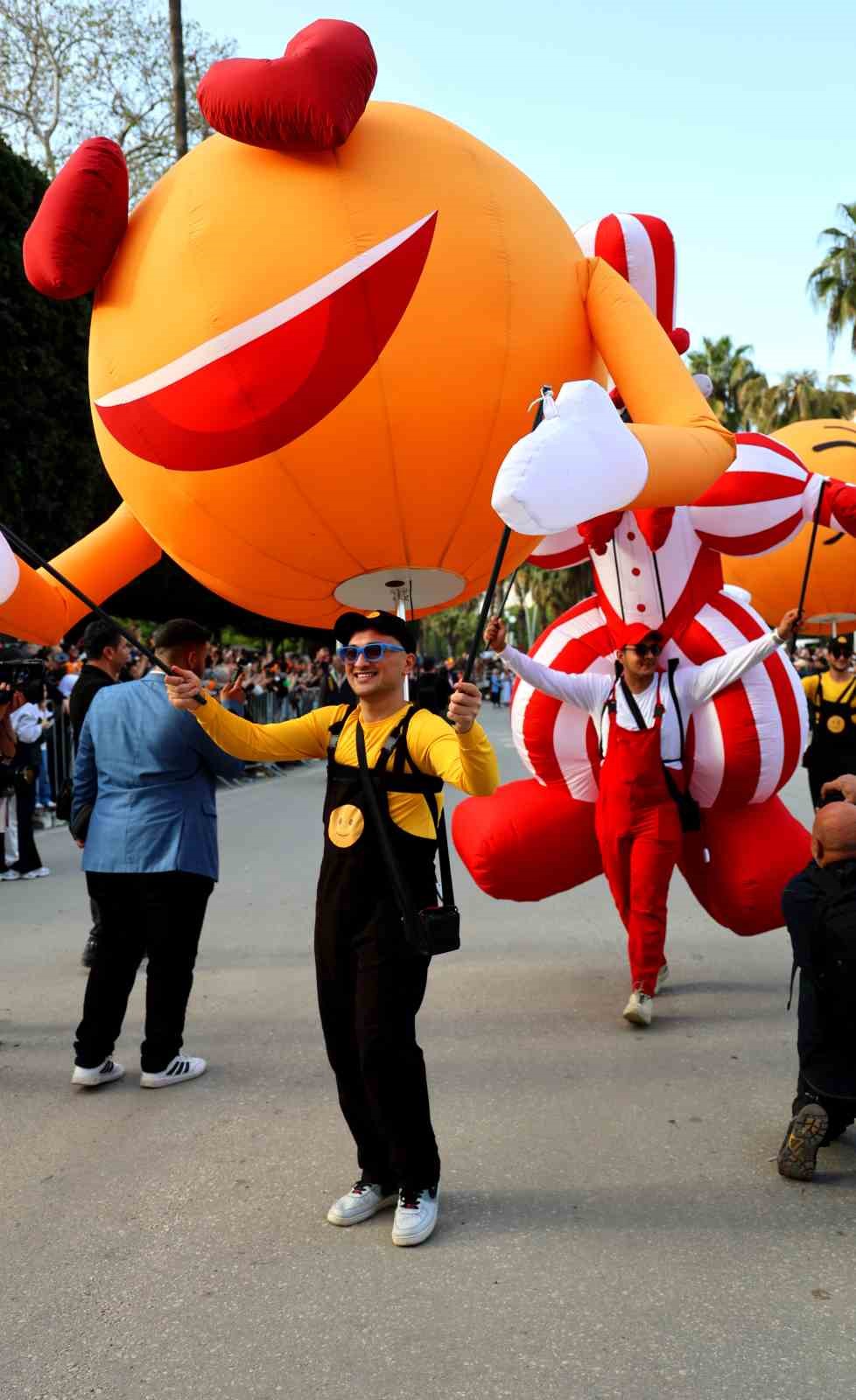 Portakal Çiçeği Karnavalı’nda renkli kortej
