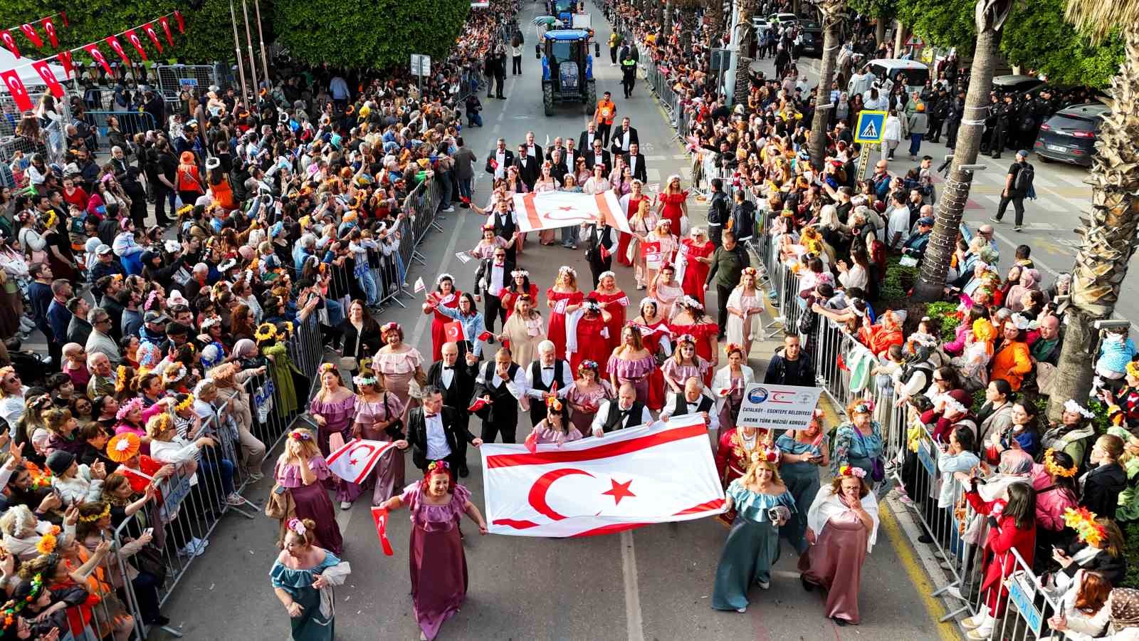 Portakal Çiçeği Karnavalı’nda renkli kortej

