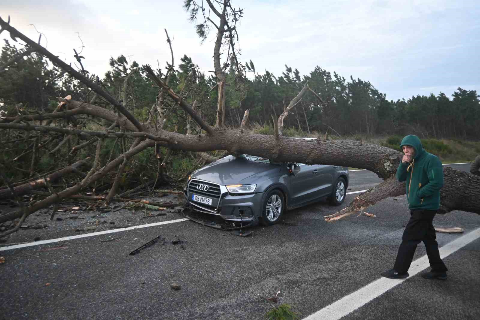 Portekiz’i Kristin fırtınası vurdu: 5 ölü
