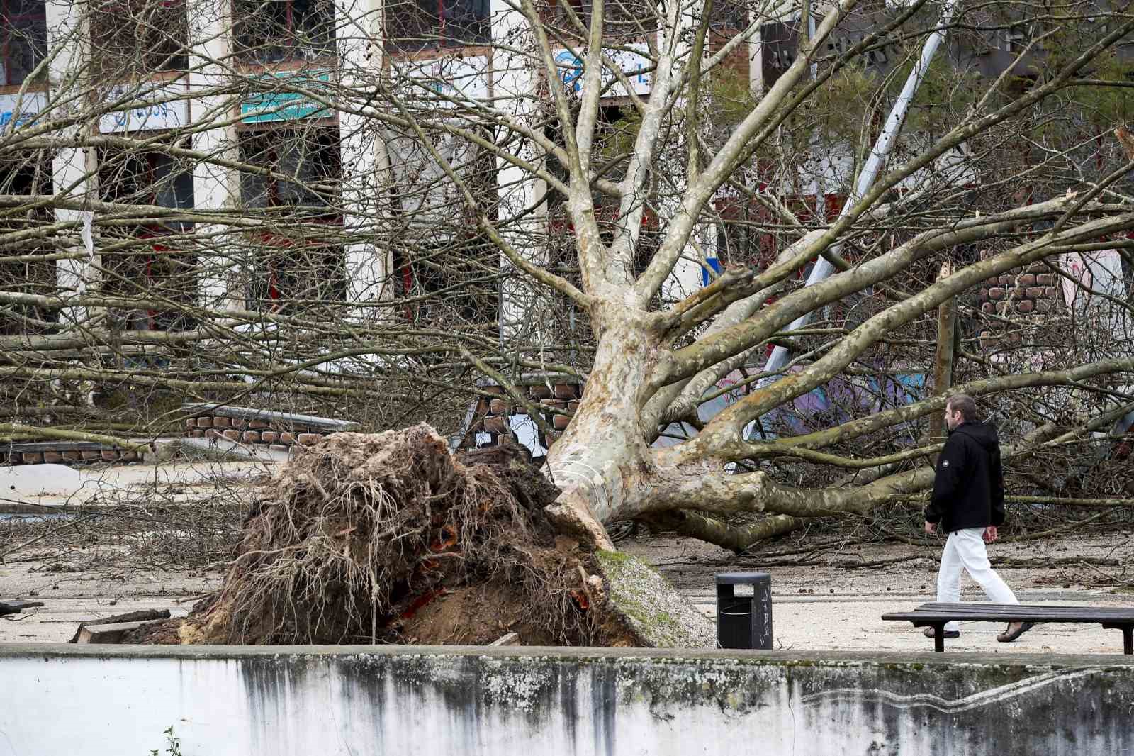 Portekiz’i Kristin fırtınası vurdu: 5 ölü
