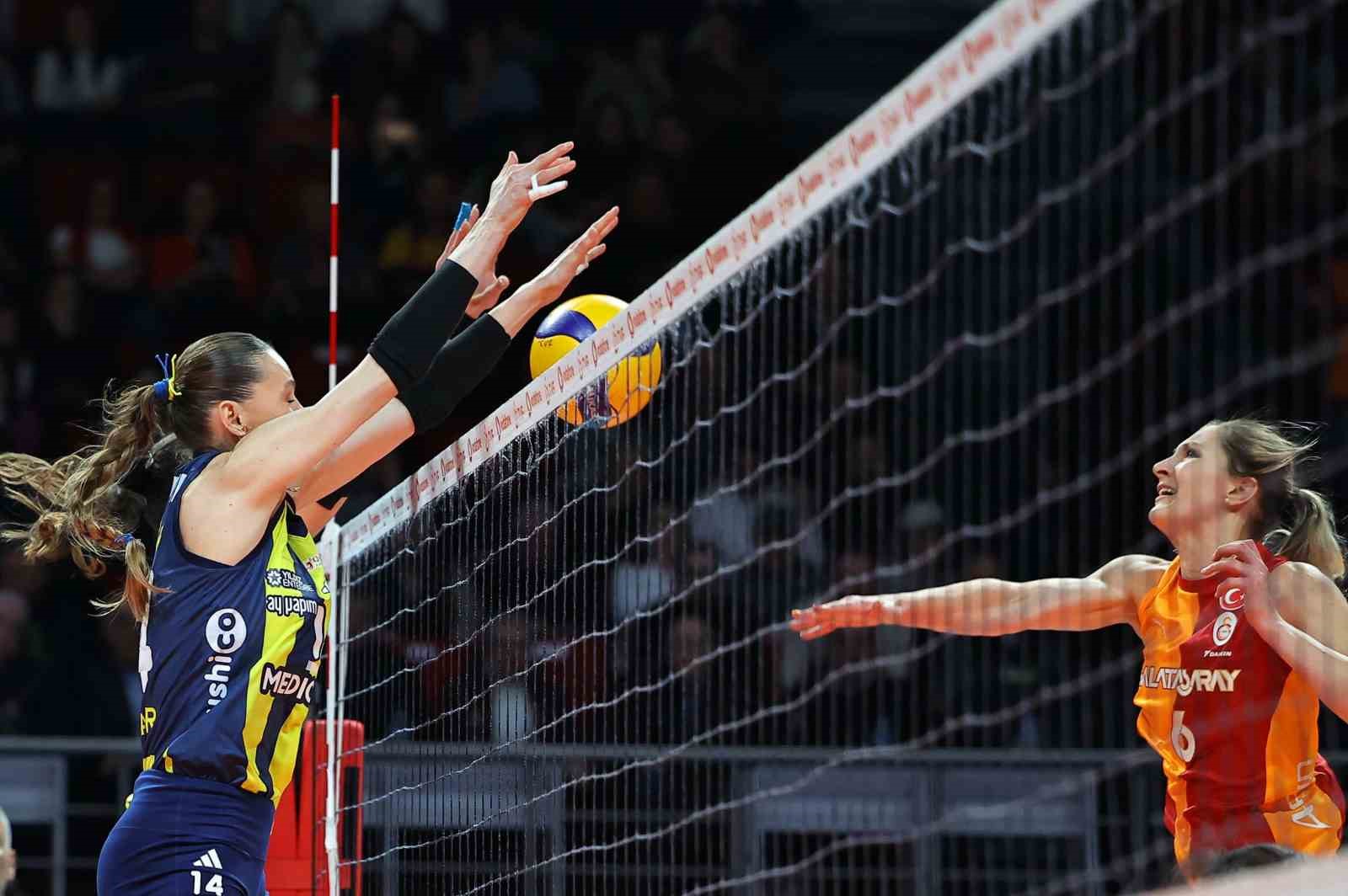 Pota ve filedeki derbilerde Fenerbahçe’den çifte zafer
Pota ve filedeki derbilerde Fenerbahçe’den çifte zafer