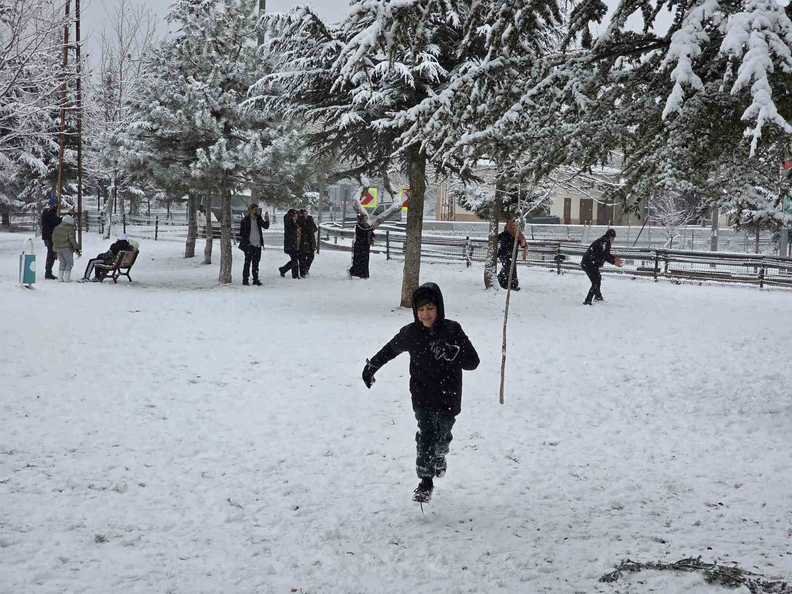 Pozantı beyaza büründü
