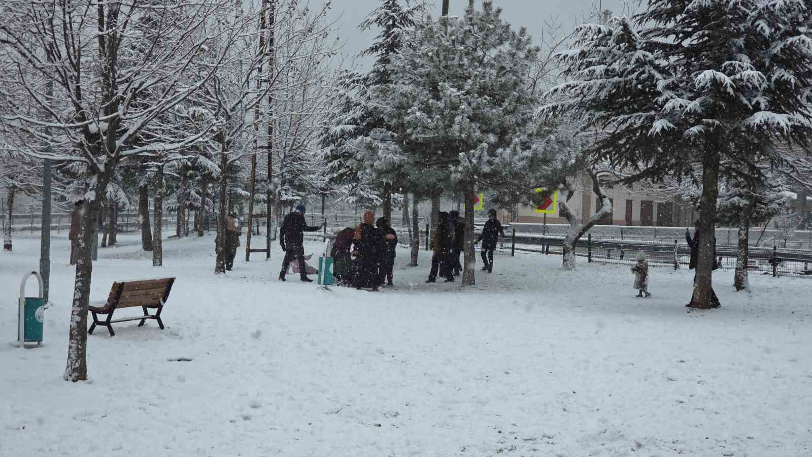 Pozantı beyaza büründü
