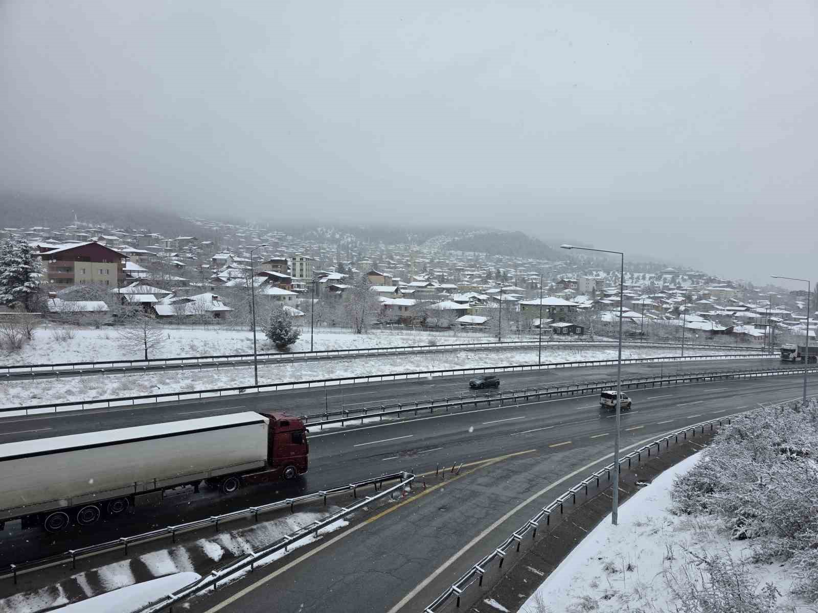 Pozantı beyaza büründü

