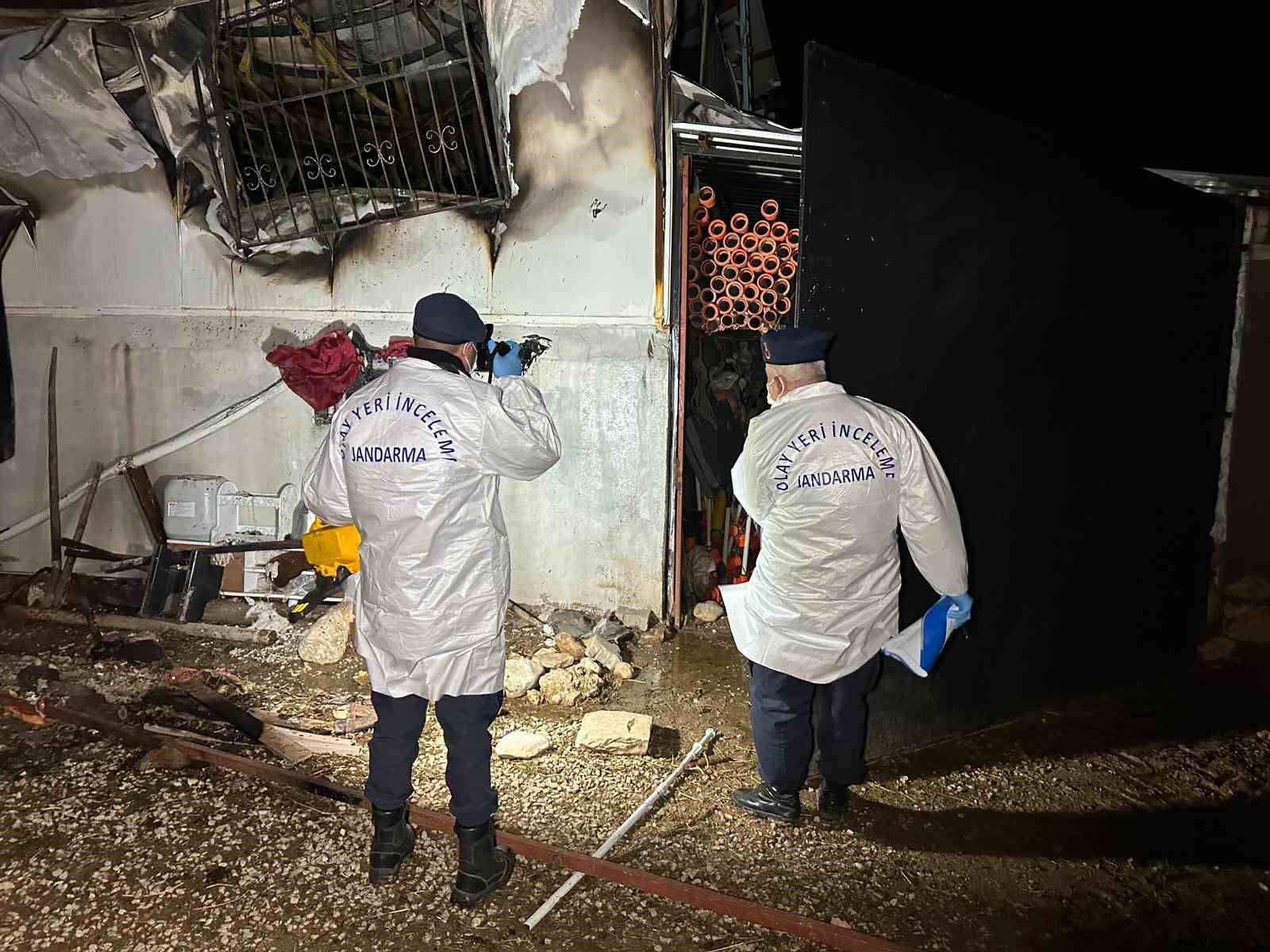 Prefabrik evde çıkan yangında karı-koca hayatını kaybetti
