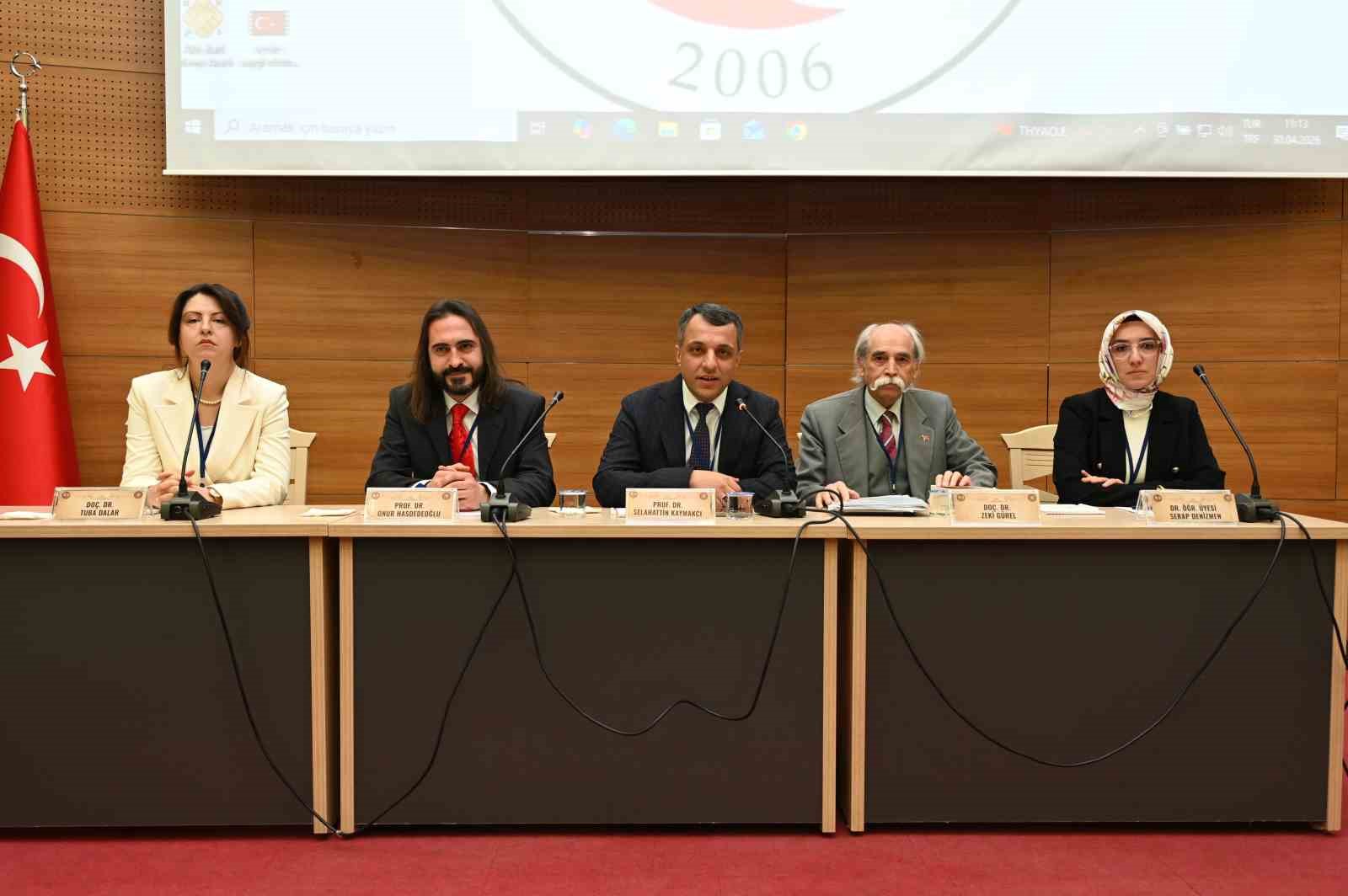 Prof. Dr. Ahmet Hamdi Topal: "Akif toplumu etkileyen büyük krizler karşısında cesareti öne çıkarmıştır"
