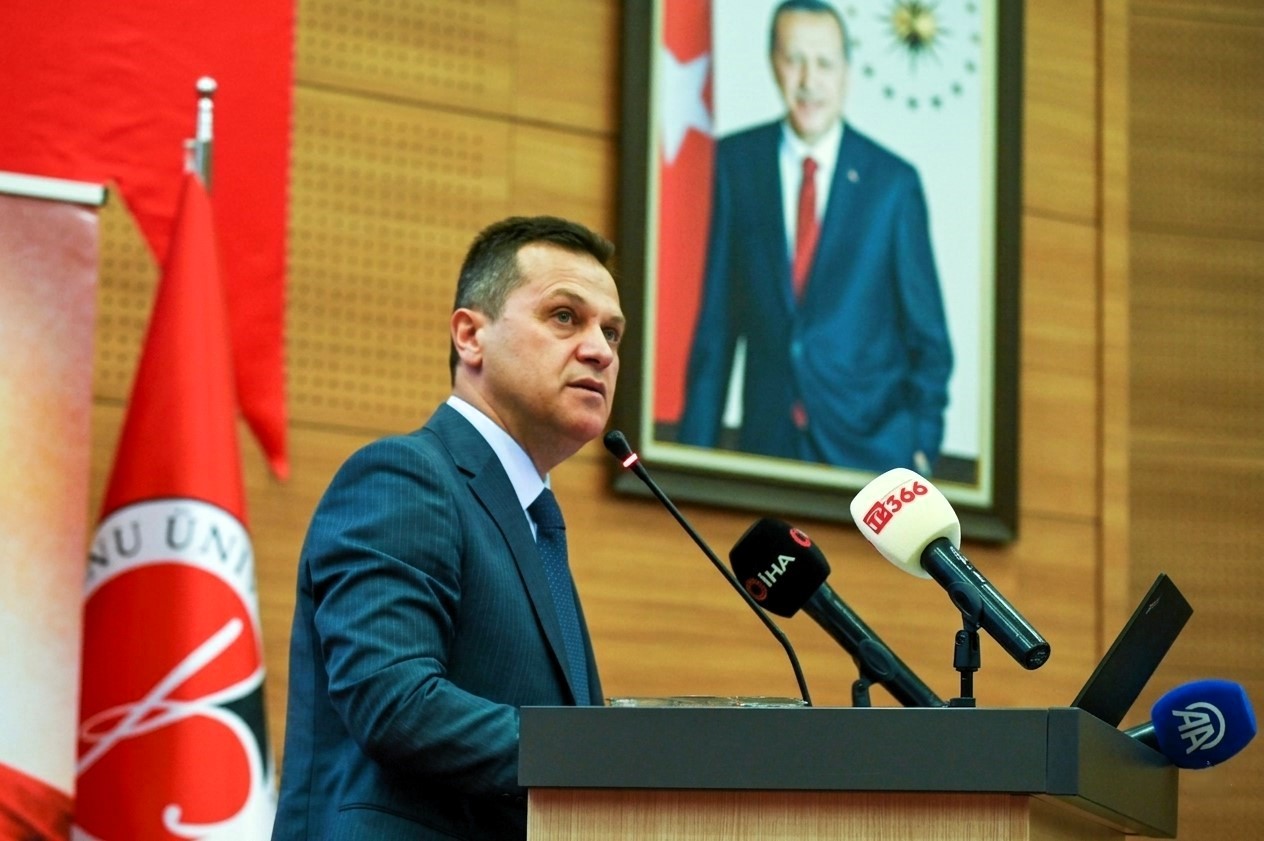 Prof. Dr. Ahmet Hamdi Topal: "Akif toplumu etkileyen büyük krizler karşısında cesareti öne çıkarmıştır"
