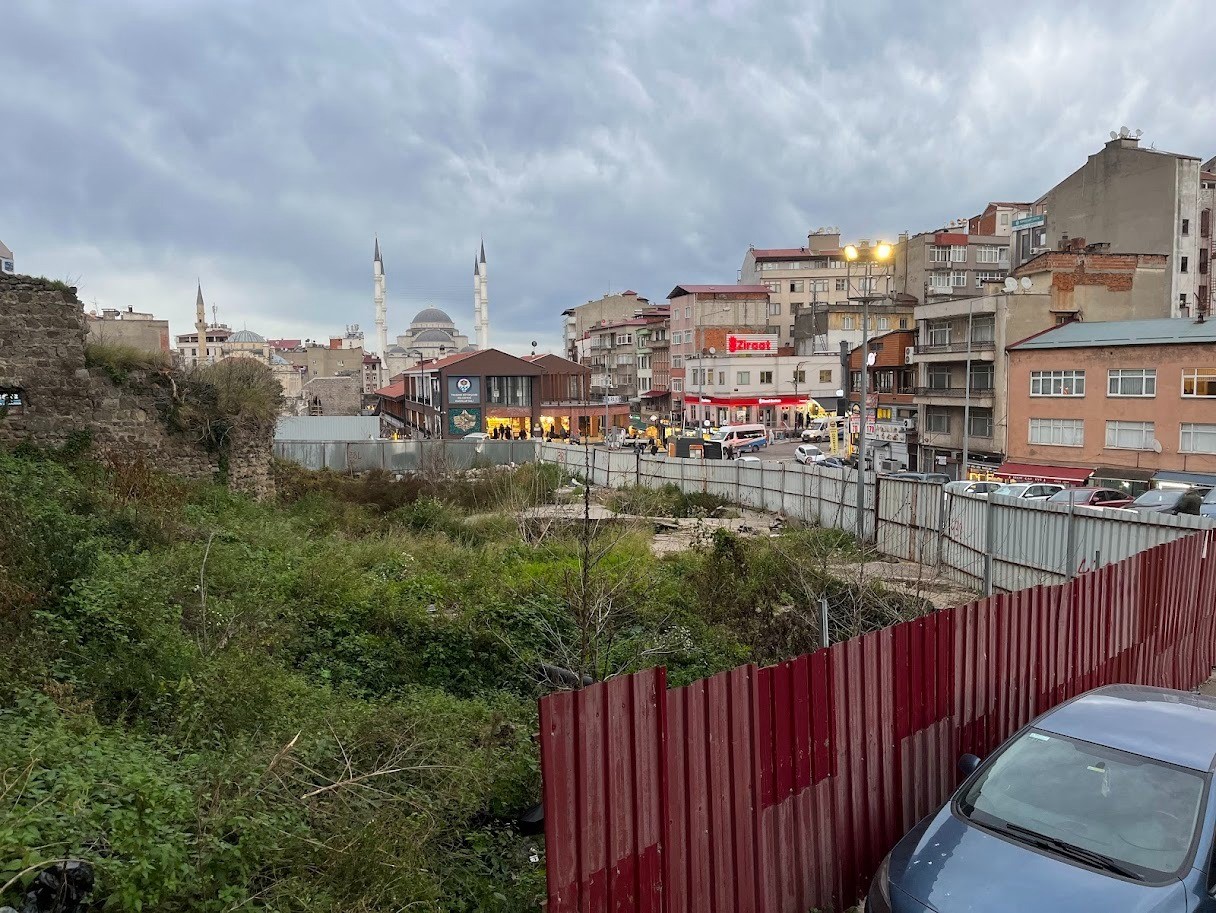 Prof. Dr. Mehmet Yavuz: "Kadınlar hali binası bir an önce bulunduğu yerden taşınmalı"
