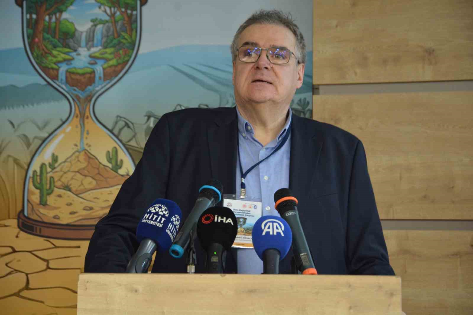 Prof. Dr. Scachner: "Anadolu, her zaman iklimin oynaklığına maruz kalan bir bölge olmuştur"
Prof. Dr. Scachner: "Anadolu, her zaman iklimin oynaklığına maruz kalan bir bölge olmuştur"