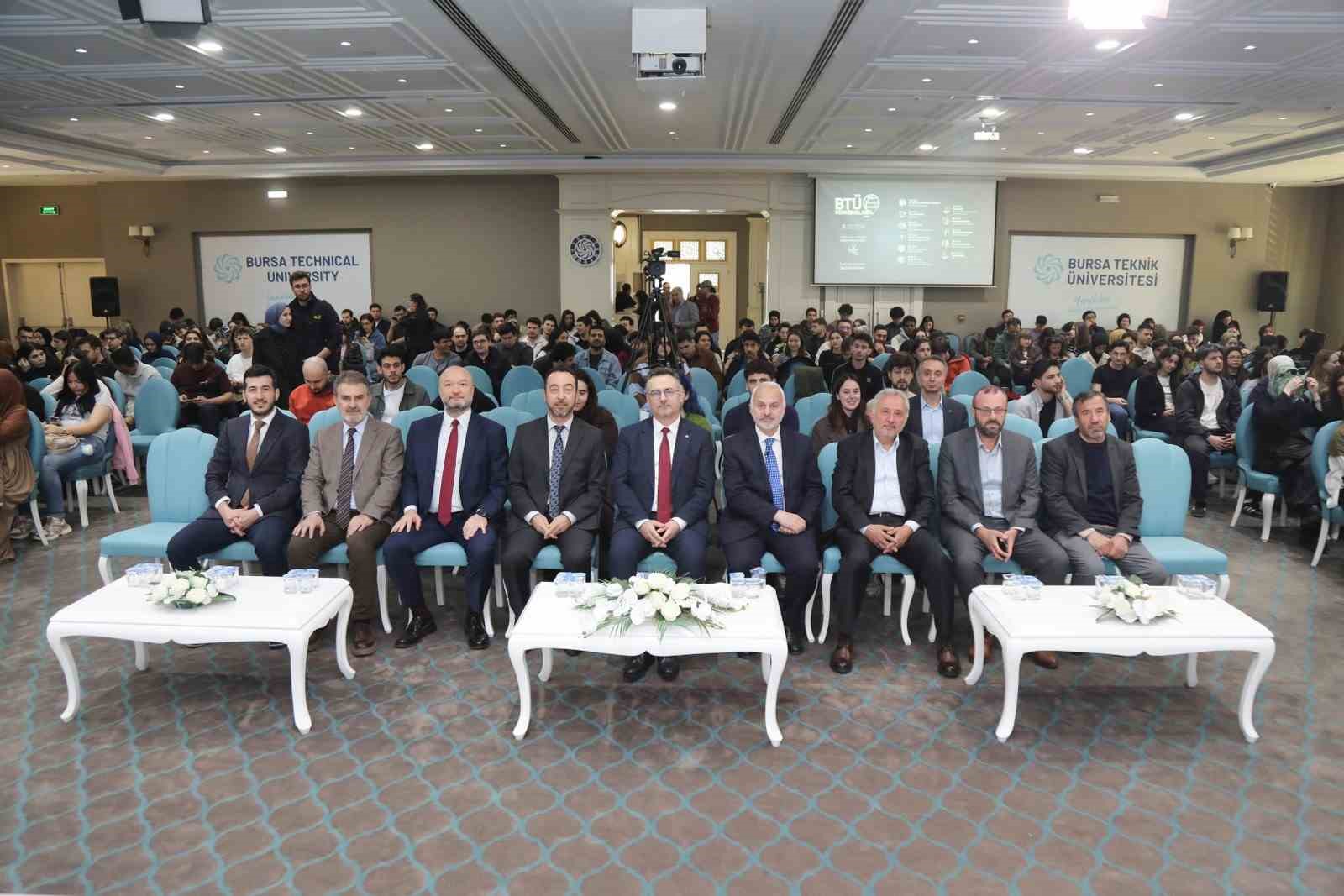 Prof. Dr. Temel Kotil: "Çağınızı doğru anlamalı resmi doğru okumalısınız"
Prof. Dr. Temel Kotil: "Çağınızı doğru anlamalı resmi doğru okumalısınız"