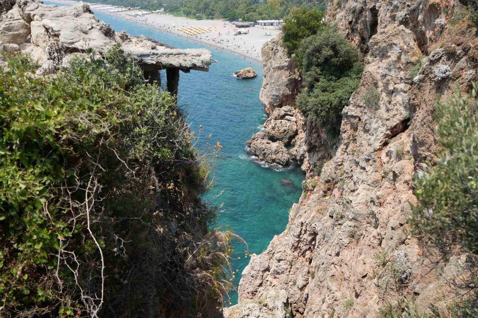 Prof.Dr. Dipova:"Falezleri kaybedersek yalnız Antalya değil dünya kaybeder"
Prof.Dr. Dipova:"Falezleri kaybedersek yalnız Antalya değil dünya kaybeder"