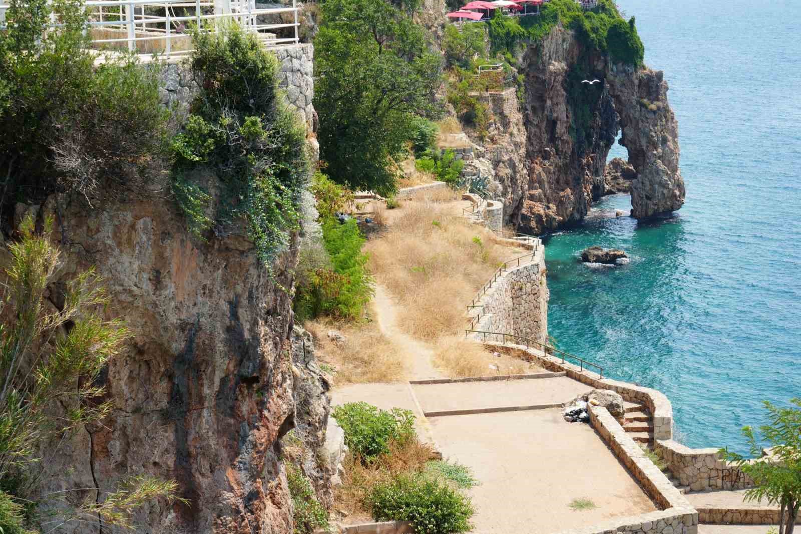 Prof.Dr. Dipova:"Falezleri kaybedersek yalnız Antalya değil dünya kaybeder"
Prof.Dr. Dipova:"Falezleri kaybedersek yalnız Antalya değil dünya kaybeder"