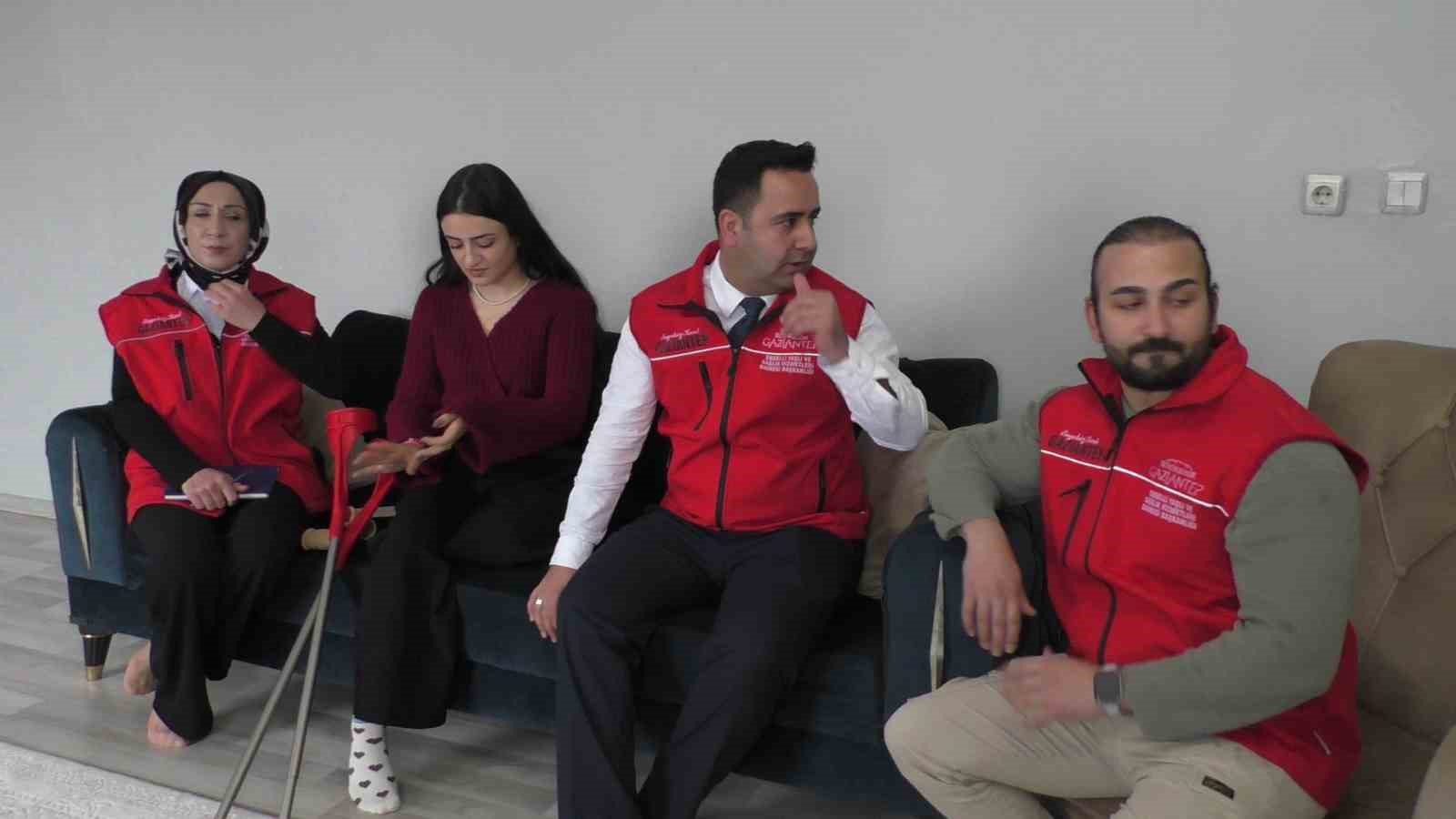 Protez bekleyen Tatvanlı Şevin’e Fatma Şahin’den destek
