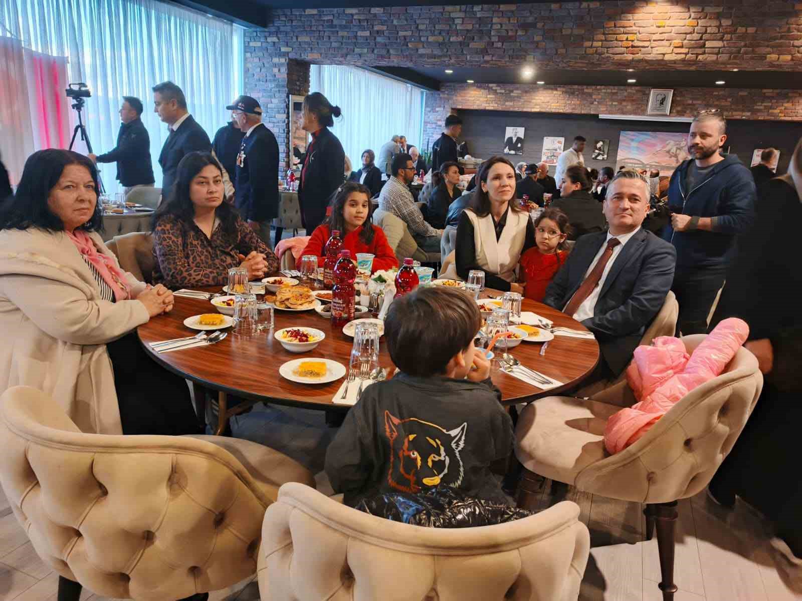 Protokol, Bafra’da şehit yakınları ve gazilerle iftar yaptı
