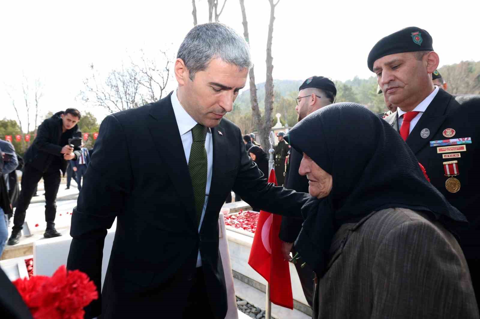 Protokol üyelerinden şehitlik ziyareti
