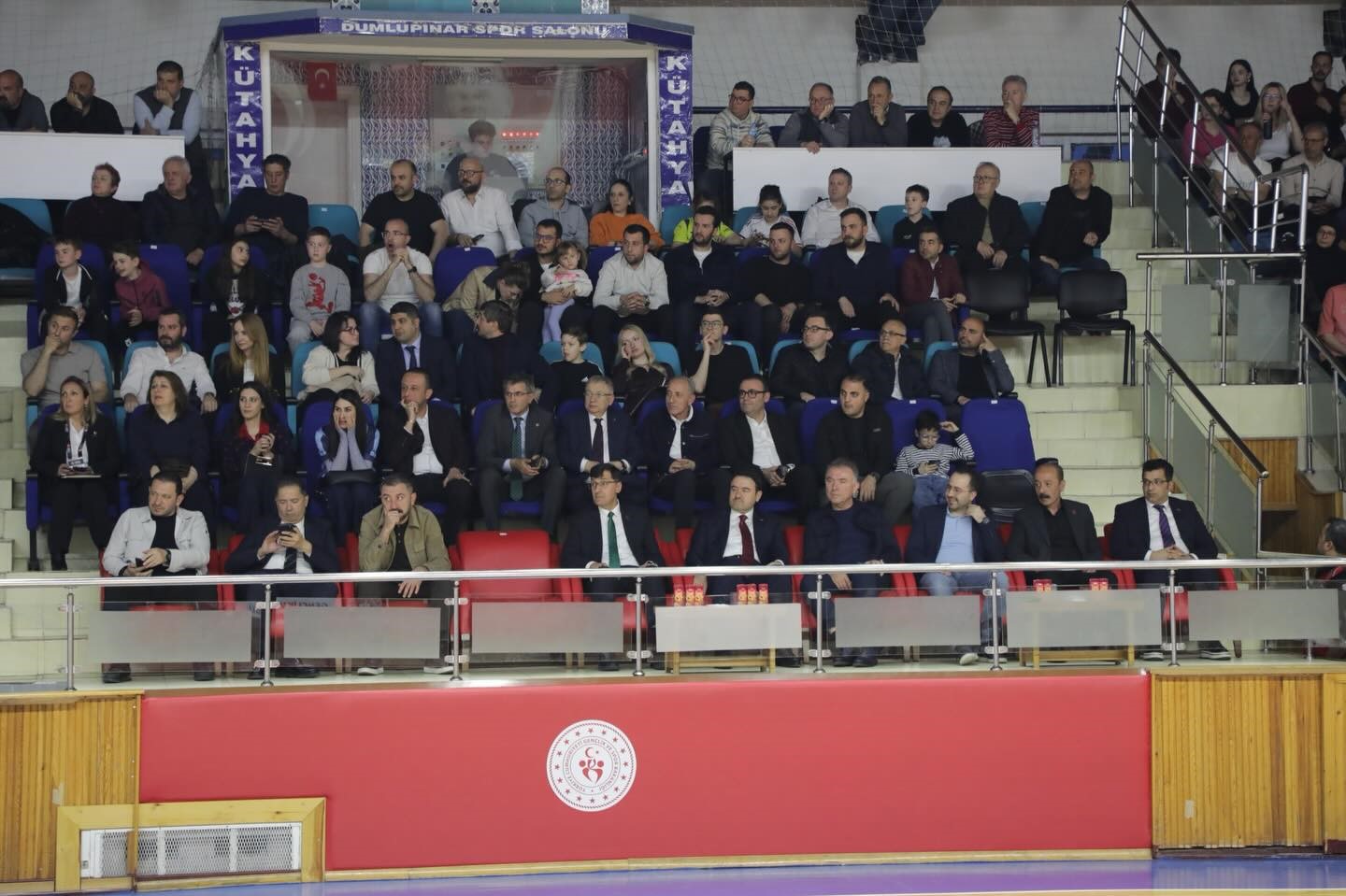 Protokolden Kütahya Belediyespor’a tribün desteği
