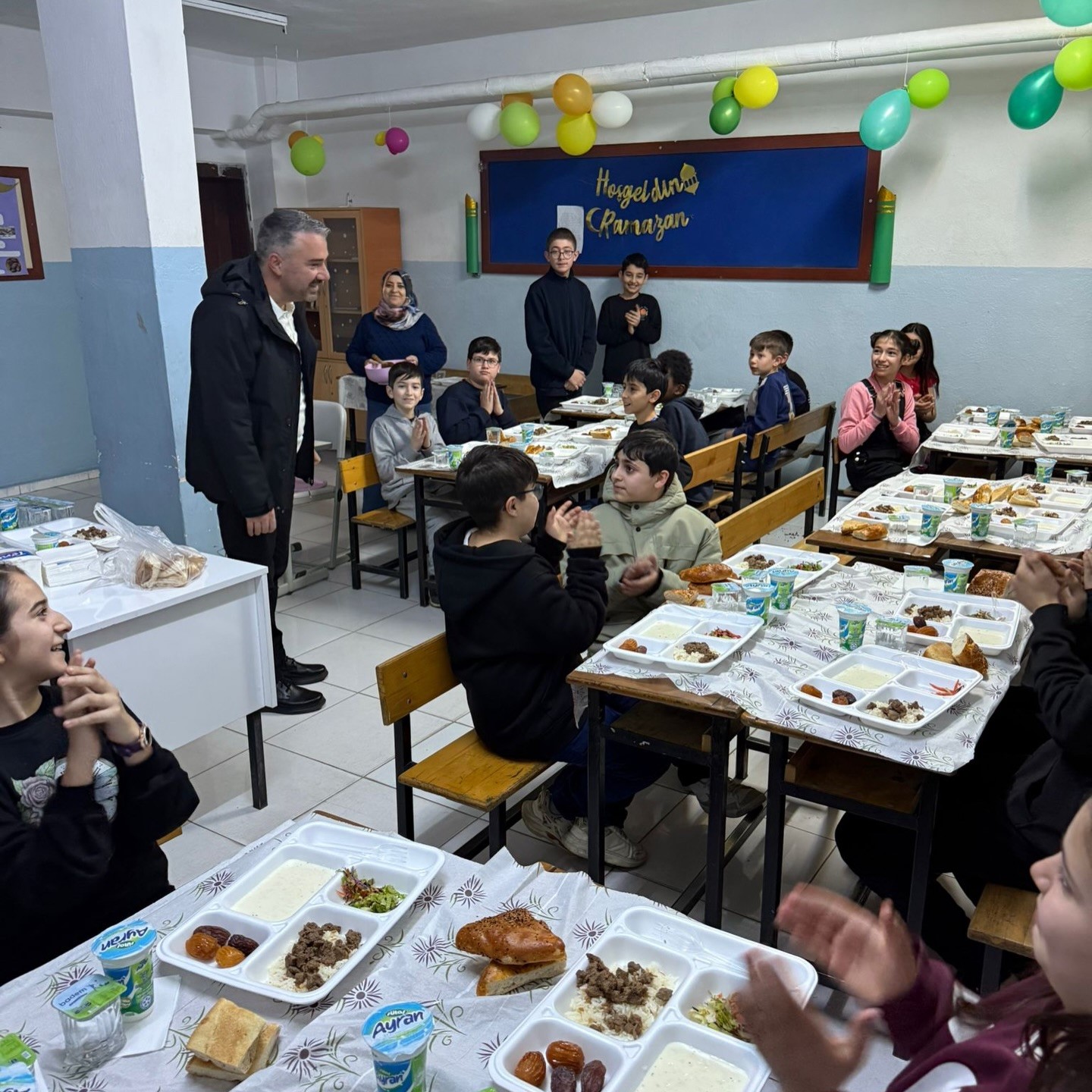 Pursaklar Belediye Başkanı Çetin, öğrencilerle iftar yaptı
