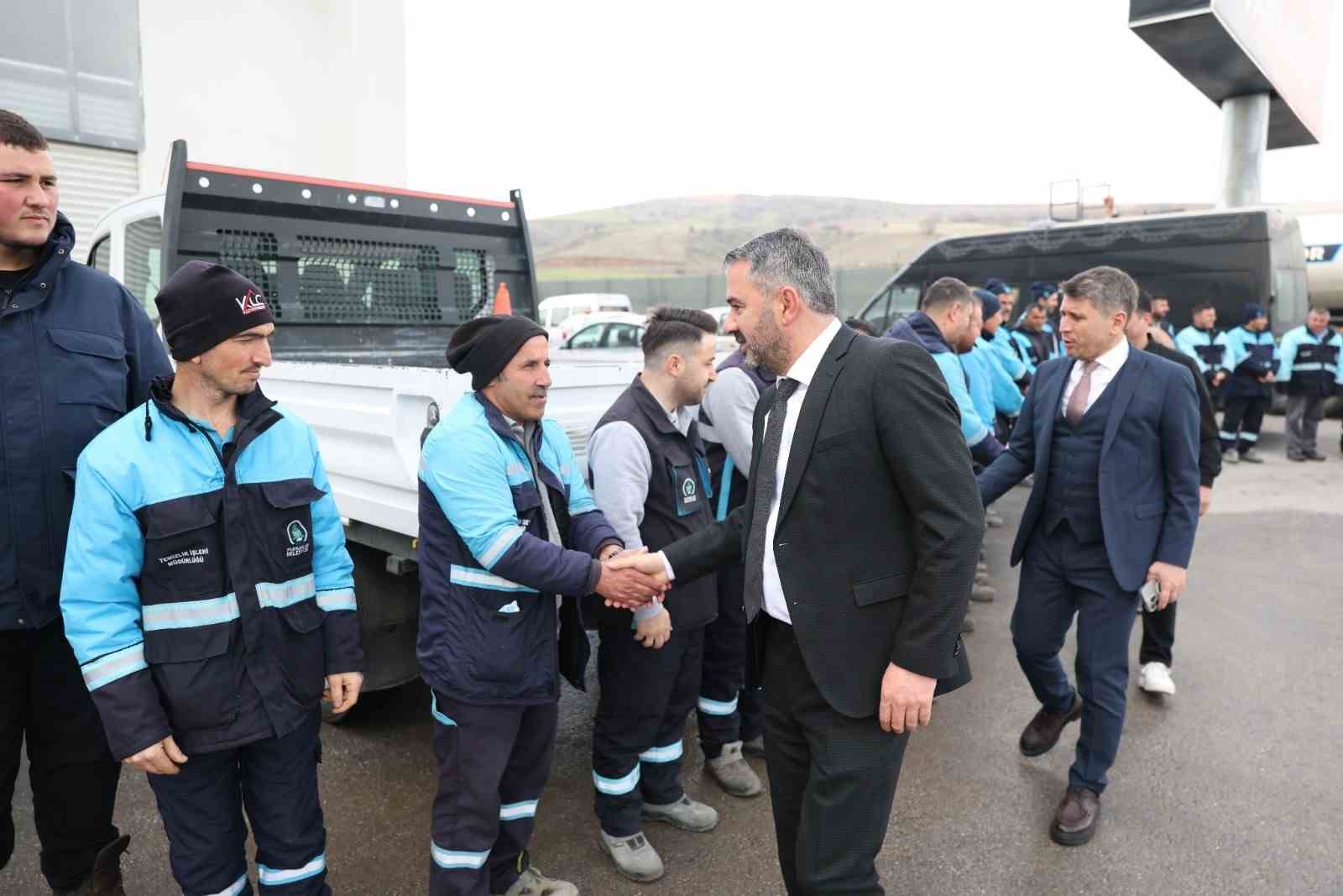 Pursaklar Belediye Başkanı Çetin, personelle bayramlaştı
