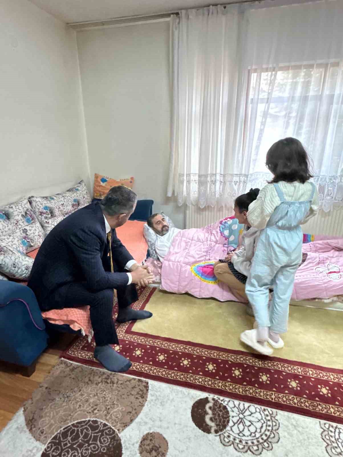 Pursaklar Belediyesi’nden evinden çıkamayan hastalara anlamlı ziyaret
