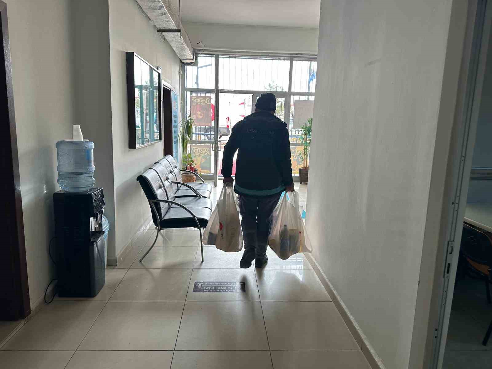 Pursaklar Belediyesi’nden Gazzeli ailelere yardım eli
Pursaklar Belediyesi’nden Gazzeli ailelere yardım eli