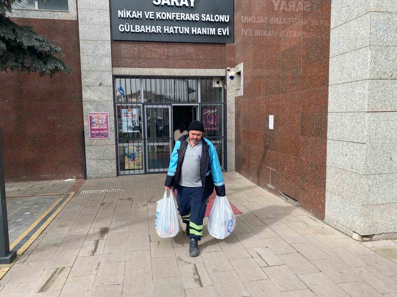 Pursaklar Belediyesi’nden Gazzeli ailelere yardım eli
Pursaklar Belediyesi’nden Gazzeli ailelere yardım eli