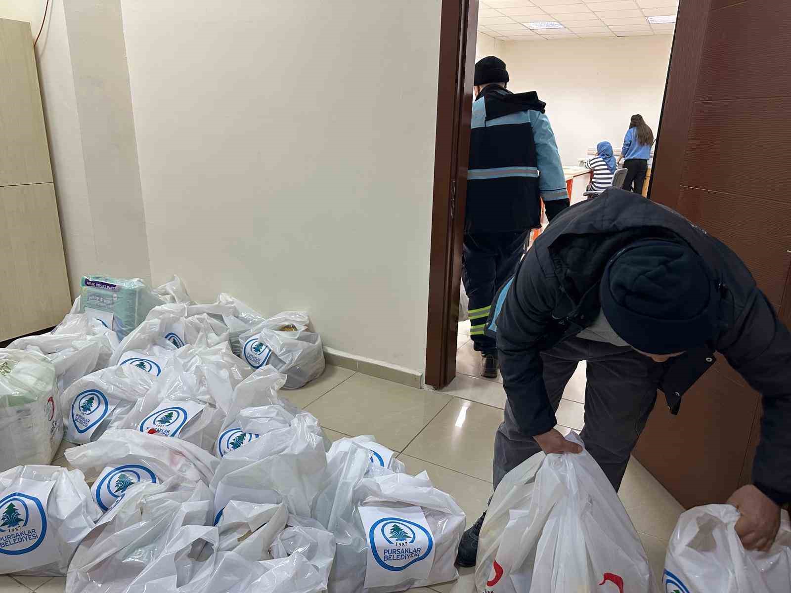 Pursaklar Belediyesi’nden Gazzeli ailelere yardım eli
Pursaklar Belediyesi’nden Gazzeli ailelere yardım eli