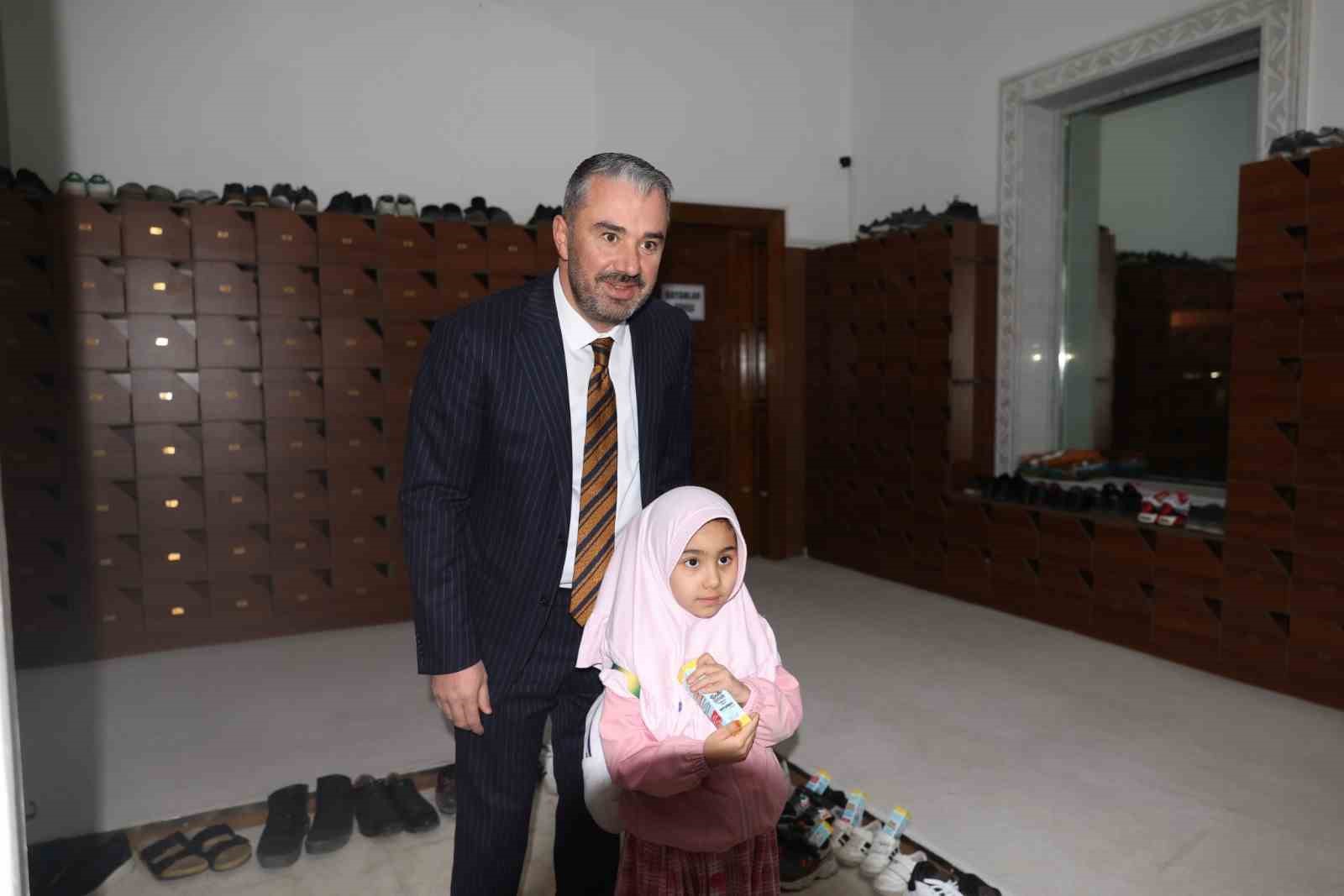 Pursaklar Belediyesi’nden Kadir Gecesi’nde gönülleri ısıtan sürpriz
