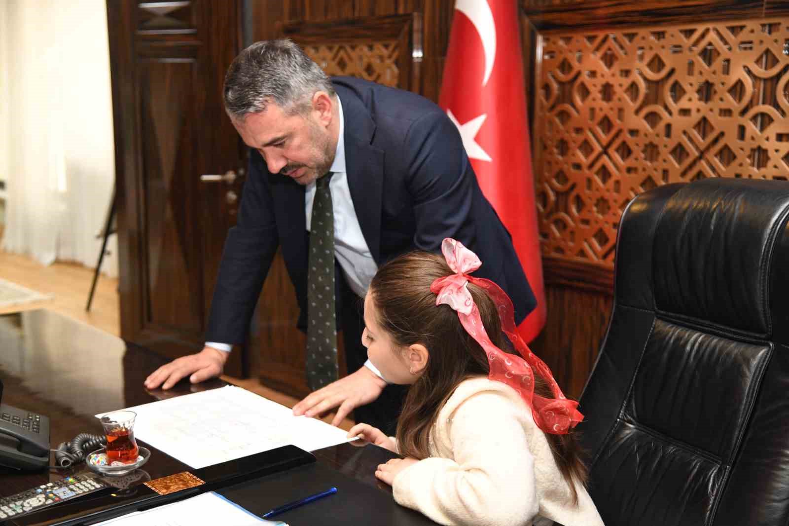 Pursaklar Belediyesi’nin koltuğu Miray Özayaz’a emanet
