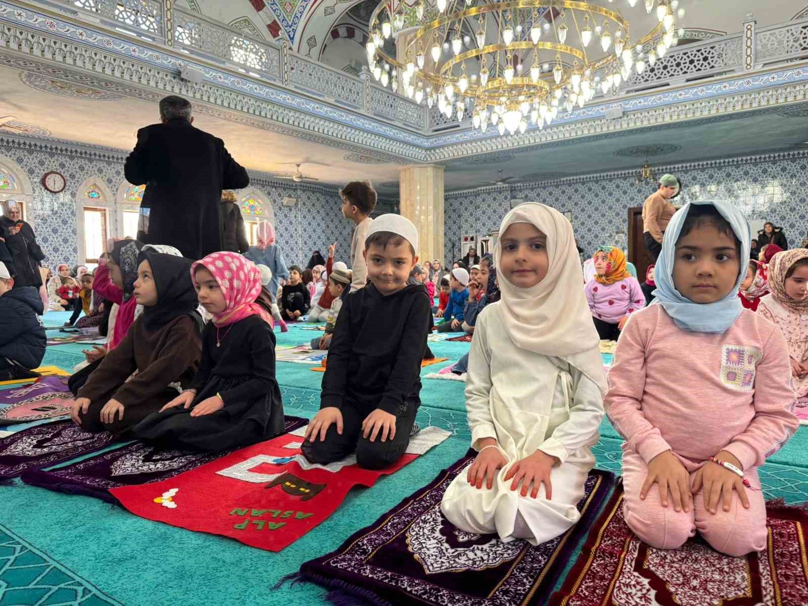 Pursaklar’da minikler camileri tanıyor
