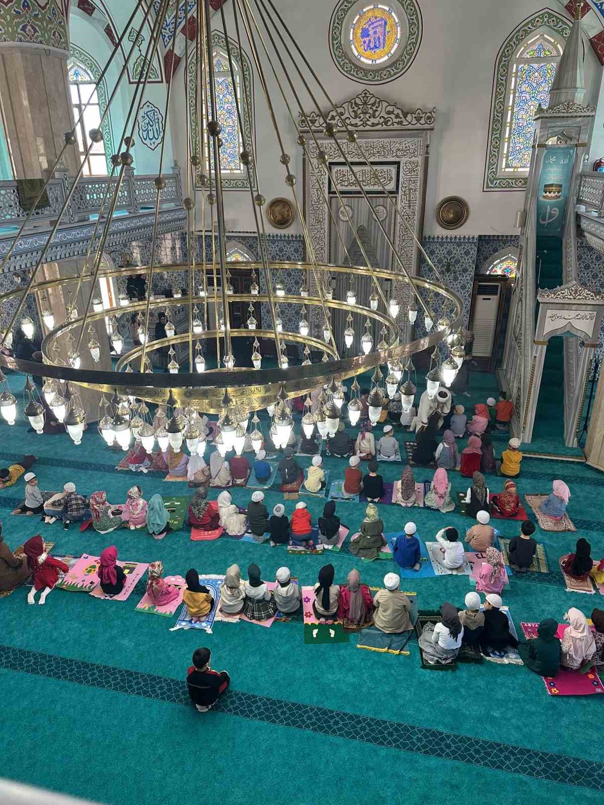 Pursaklar’da minikler camileri tanıyor
