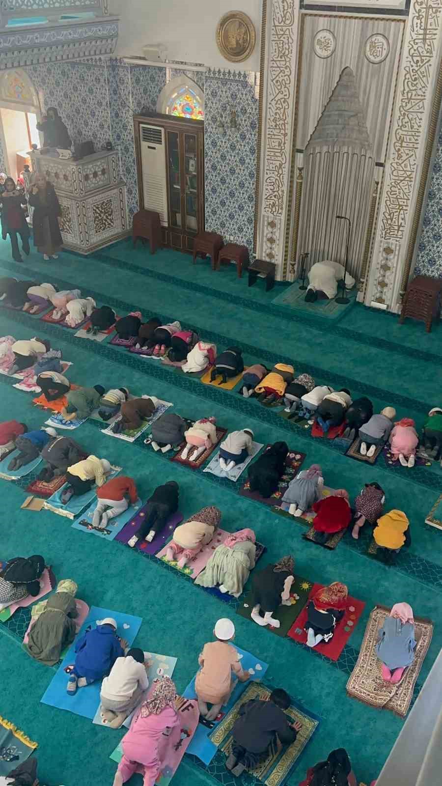 Pursaklar’da minikler camileri tanıyor
