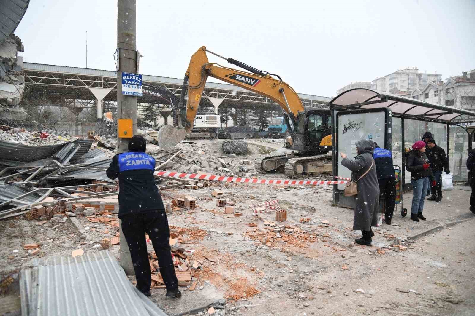 Pursaklar’da zabıta ekipleri sahada denetimlerini aralıksız sürdürüyor
Pursaklar’da zabıta ekipleri sahada denetimlerini aralıksız sürdürüyor