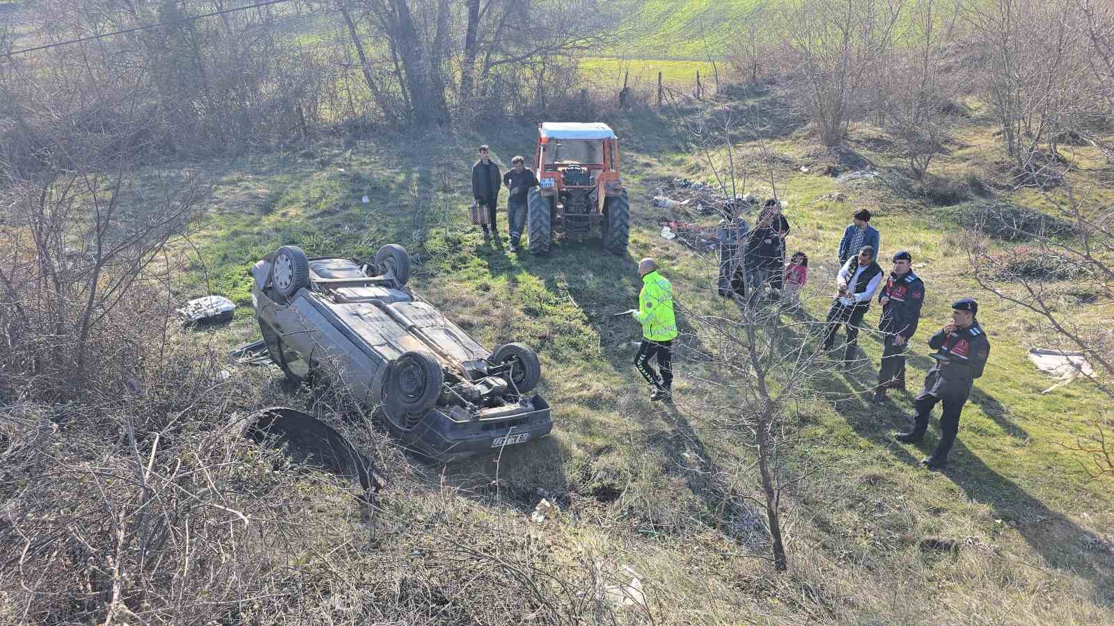 Radar paniği kazaya neden oldu: Otomobil şarampole devrildi
