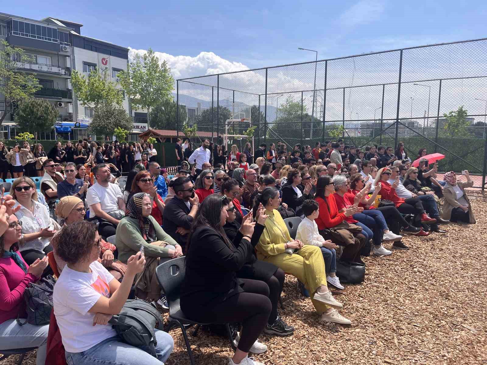 Radikal Okulları öğrencilerinden 23 Nisan’a özel görsel şölen

