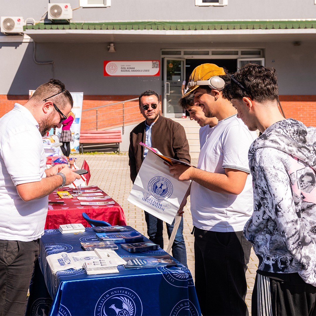 Radikal Okullarında kariyer günleri etkinliği düzenlendi
