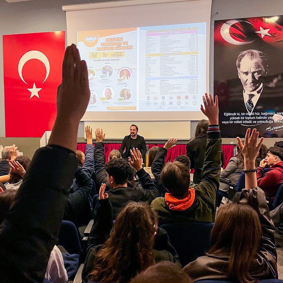 Radikal Okullarında kariyer günleri etkinliği düzenlendi
